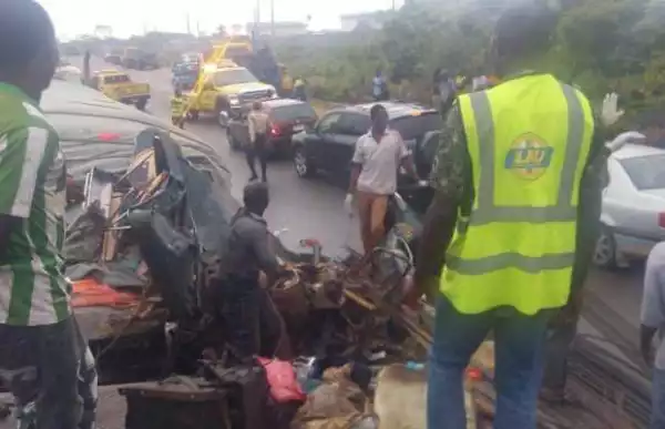 Two dead as trailer, lorry collide in Lagos [PHOTOS]
